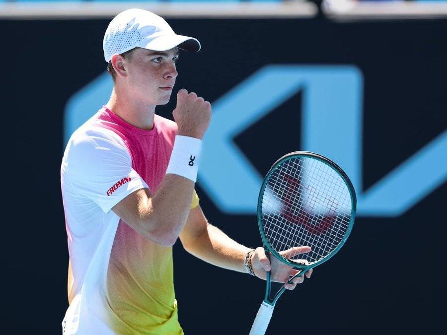 费德勒在G2比赛中突破纪录，大胜引发热议！